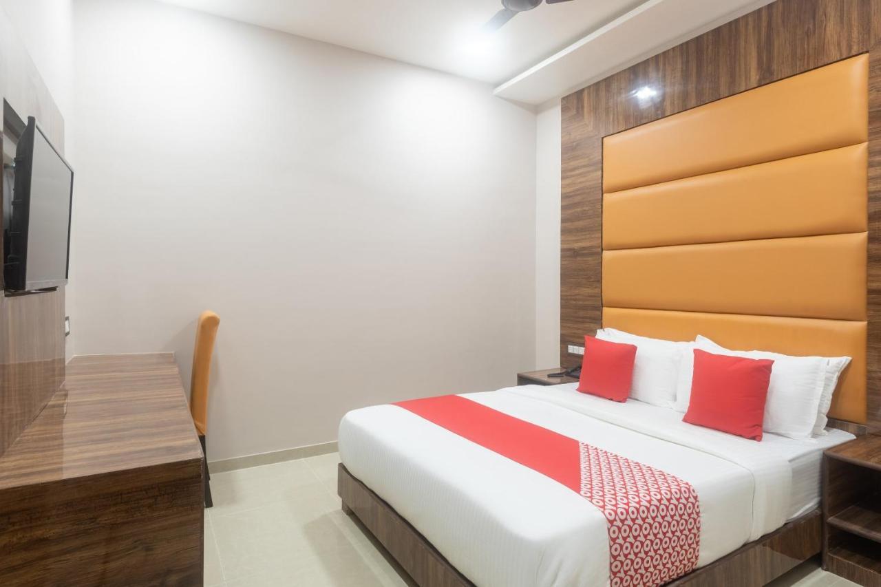 Hotel Blue Executive Near Chhatrapati Shivaji International Airport Mumbai  Buitenkant foto