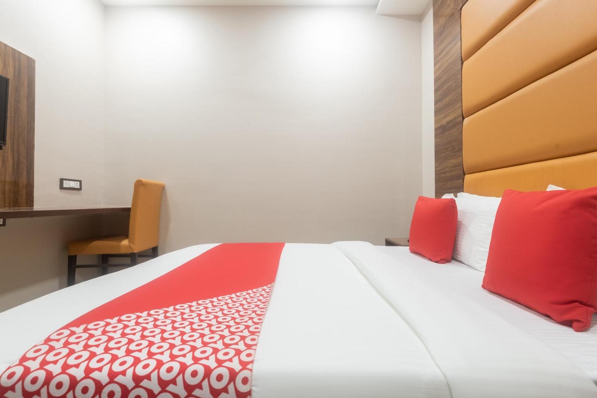 Hotel Blue Executive Near Chhatrapati Shivaji International Airport Mumbai  Buitenkant foto