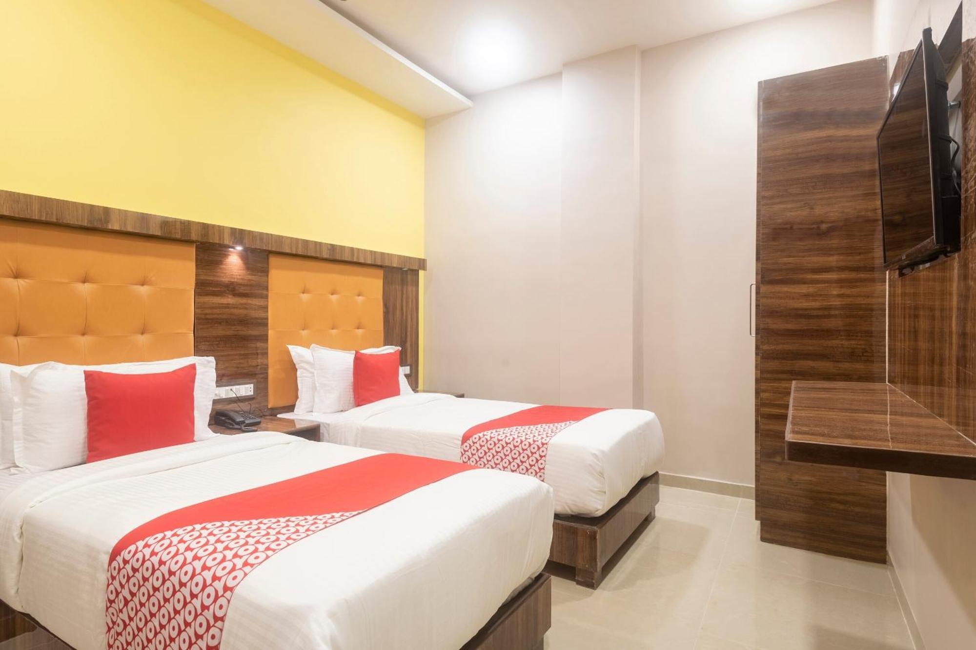 Hotel Blue Executive Near Chhatrapati Shivaji International Airport Mumbai  Buitenkant foto