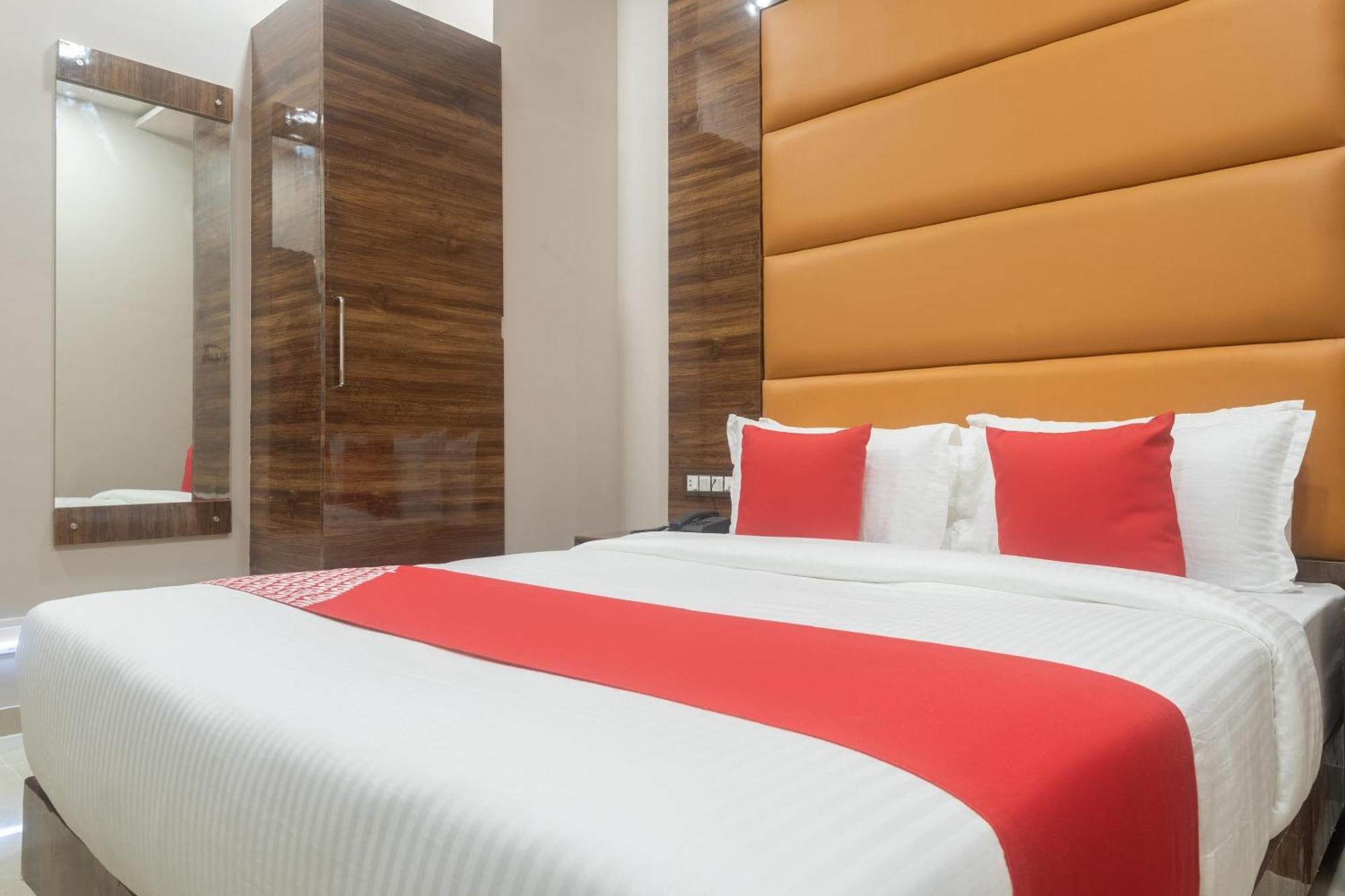 Hotel Blue Executive Near Chhatrapati Shivaji International Airport Mumbai  Buitenkant foto