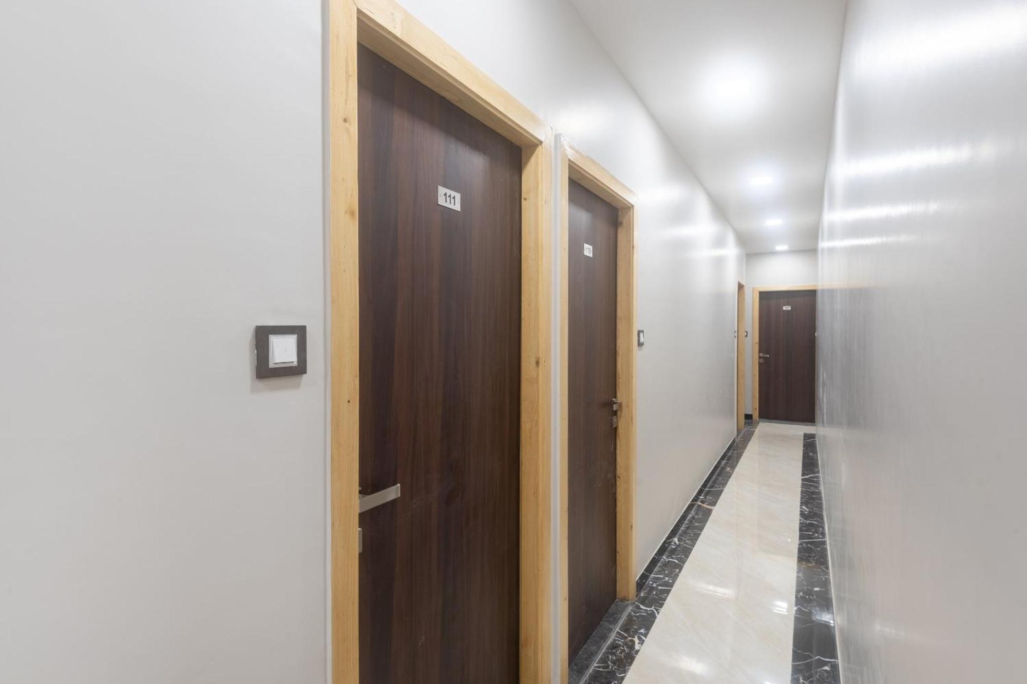 Hotel Blue Executive Near Chhatrapati Shivaji International Airport Mumbai  Buitenkant foto